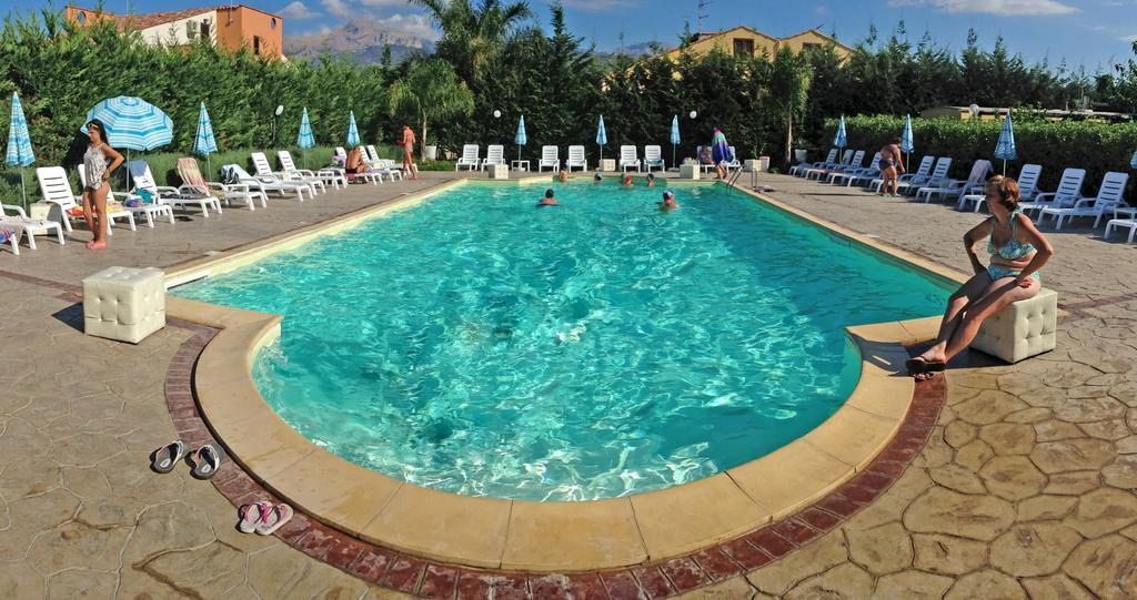 Paradise Beach Camera Mansardata Vicino Cefalu Piscina Aperta Кампофеличе-ди-Роччелла Номер фото