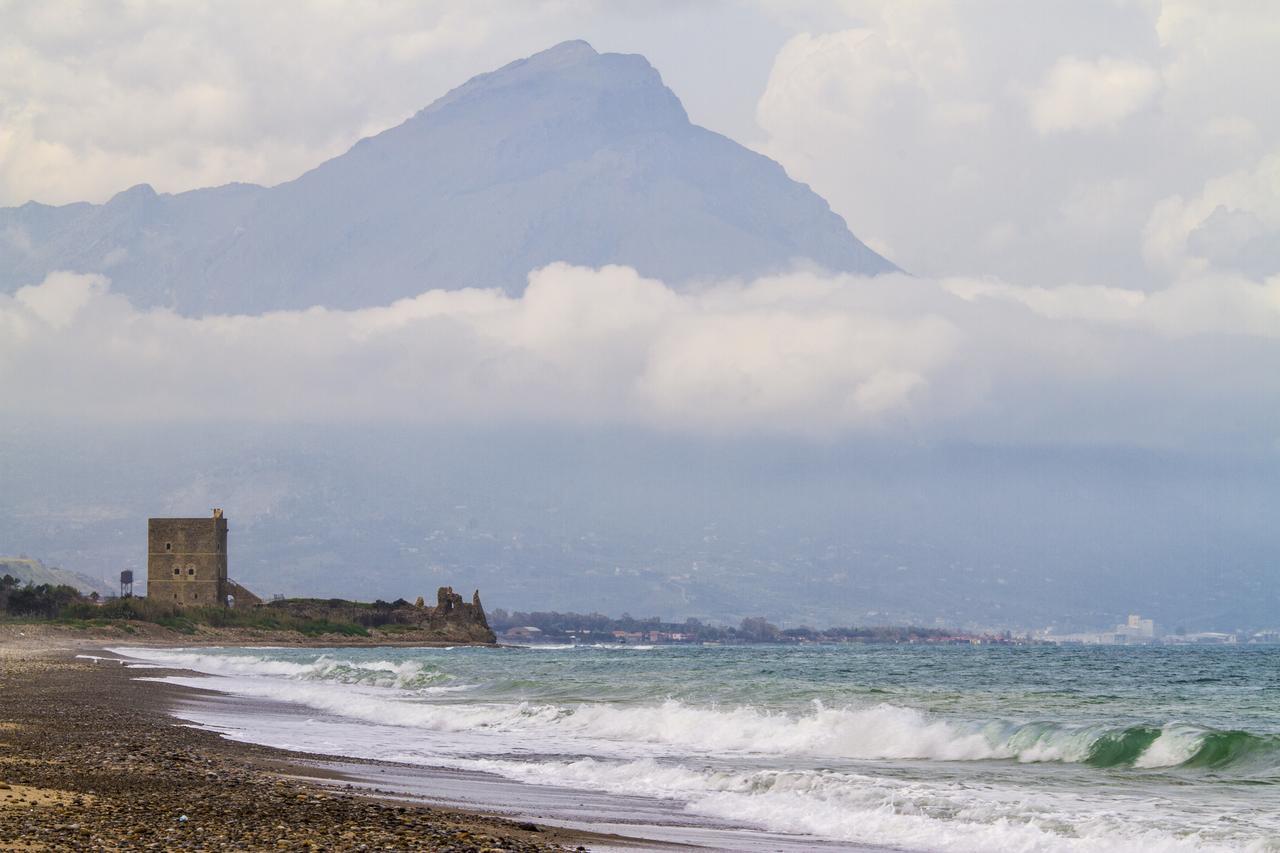 Paradise Beach Camera Mansardata Vicino Cefalu Piscina Aperta Кампофеличе-ди-Роччелла Экстерьер фото